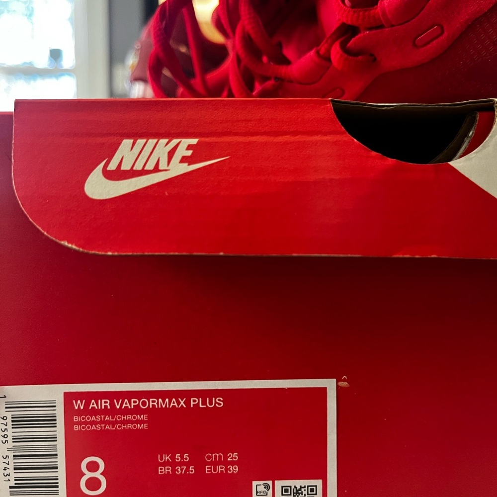 Nike Air Vapormax Plus Red Sneakers - Picture 5 of 7